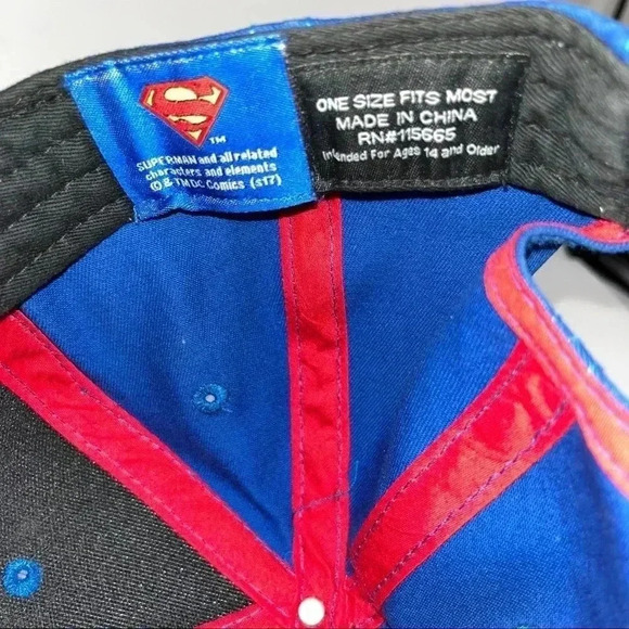 Superman Snap Back Cap - Picture 2 of 3